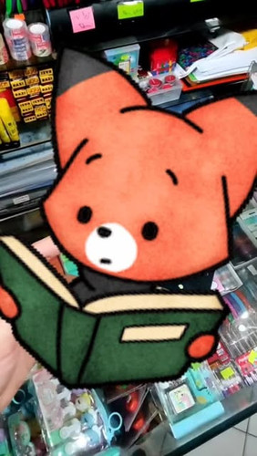 کتاب "شازده کوچولو" نوشته آنتوان دو سنتاگزوپری، داستانی است درباره